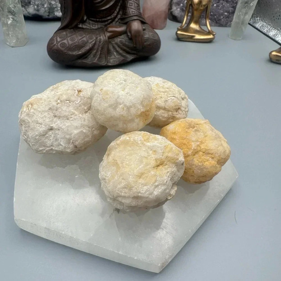 Smash Your Own Geodes! 💥✨💎 5 in Pack - Picture 2 of 3